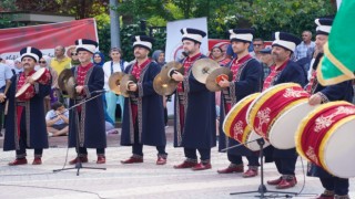 Şeyh Edebali Türbesinde mehteran eşliğinde şifalı pilav ikramı