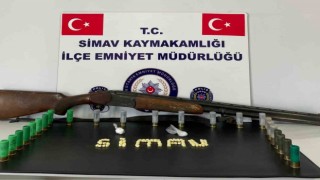 Simavda araçlarında ruhsatsız av tüfeği ve uyuşturucu bulunan 3 kişiden 2si tutuklandı