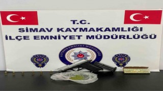 Simavda durdurulan araçta silah ve uyuşturucu ele geçirildi