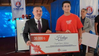 Sincan Belediyesinden YKSyi kazanan depremzede öğrencilere para ödülü