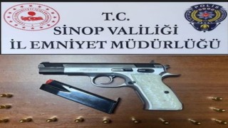 Sinopta şok uygulama: 1 ruhsatsız tabanca ele geçirildi