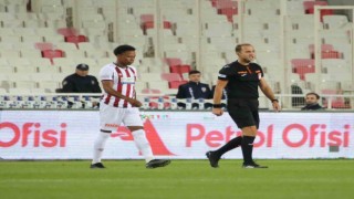 Sivassporda Clinton NJie kırmızı kart gördü!