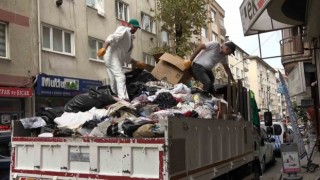 Sokak sokak çöp topladı, babasının evinde biriktirdi