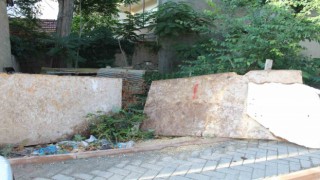 Sokakta atıl haldeki arsa endişe veriyor