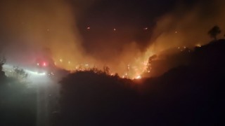 Sökede makilik yangını yerleşim yerlerini tehdit ediyor