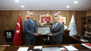 STSO Başkanı Özdemir: “Ekonomik gelişmeyi, Sivasın tüm ilçeleriyle sağlamayı hedefliyoruz”