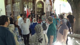 Sultan 2. Mahmut Hanın torunu Bursada ecdadının kabri başında dua etti
