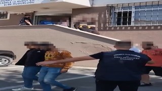 Şüphe üzerine durdurulan araçlardan 22 düzensiz göçmen yakalandı