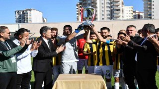Talasgücü Belediyespor kupasına kavuştu