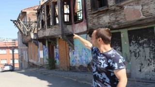 Tarihi evler çöküyor, mahalle halkı hayatından endişe ediyor
