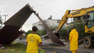Tarsus Belediyesi yoğun yağış sonrası oluşan tahribata müdahale etti