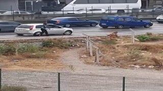 Tartıştığı kadını kemerle darp etti... O anlar kamerada