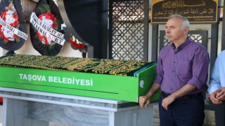 Taşova Belediye Başkanı Bayram Öztürkün vefat eden oğlu son yolculuğuna uğurlandı