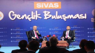 TBMM Başkanı Kurtulmuş gençlerle buluştu