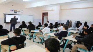 TDV, eğitim yardımlarında deprem bölgesine öncelik veriyor