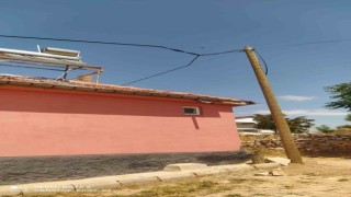 Tehlike arz eden telefon direği düzeltildi