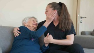 Tepebaşı alzheimer hastalarını yalnız bırakmıyor