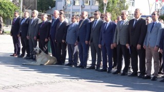 Tören alanında davetsiz misafir şoku