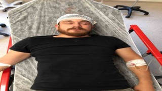Trafikte tartıştığı sürücünün başına çekiçle vurdu