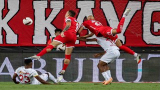 Trendyol Süper Lig: Antalyaspor: 1 - Kayserispor: 1 (İlk yarı)