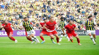 Trendyol Süper Lig: Fenerbahçe: 1 - Antalyaspor: 1 (İlk yarı)