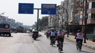 Turgutluda mola verip, Atatürkü andılar