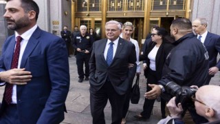 Türkiye karşıtı ABDli senatör Menendez, hakkındaki yolsuzluk ve rüşvet suçlamalarını reddetti