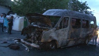Ümraniyede servis aracı alev alev yandı