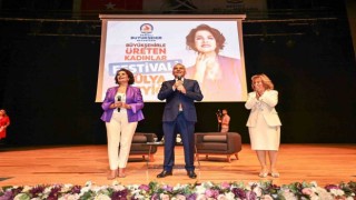 Usta oyuncu Hülya Koçyiğit, Denizlili kadınlarla buluştu