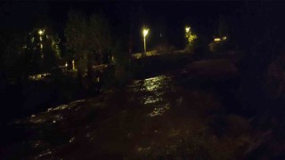 Uzunderede sağanak yağış korkuttu