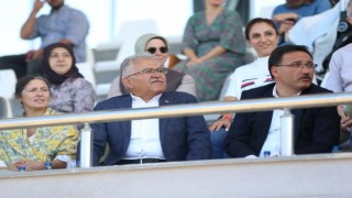 Vali Çiçek ve Başkan Büyükkılıç, Atlı Okçuluk Türkiye Şampiyonasını ziyaret etti