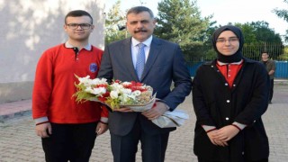 Vali Çiftçi öğrencilerle kahvaltıda buluştu