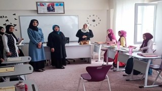 Vali Işının eşinden Hafızlık Kuran Kursuna ziyaret