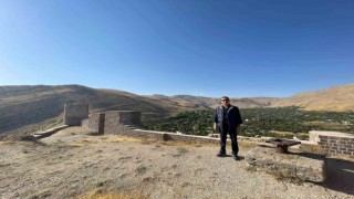 Vali Karaömeroğlu tarihi ve doğal mekanları gezmeye devam ediyor