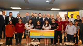 Vali Pehlivan Fikir Otobüsü ödül törenine katıldı