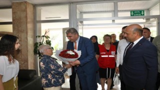 Vali Selçuk Aslan huzurevi sakinleri ile buluştu