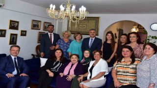 Vali Ünlü ve eşinden Mübeccel Kafkaslıya evinde ziyaret