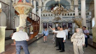 Vali Ustaoğlu, tarihi camileri ziyaret etti