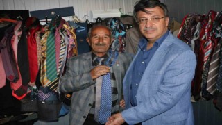 Vanda 64 yılda yaklaşık 2 bin kravat biriktirdi