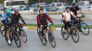 Vanda bisikletliler sağlıklı yaşam için pedal çevirdi
