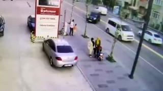 Vanda feci kaza: Kadınlar bebek arabasıyla havaya savruldu