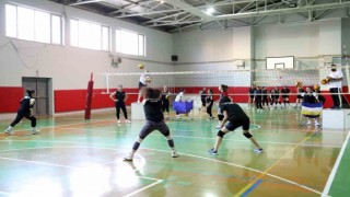 Vanın kızları yeni sezon için file başına geçti