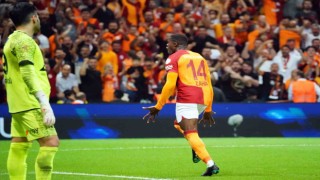 Wilfrief Zaha ilk golünü attı