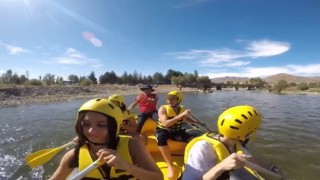 Yabancı uyruklu öğrenciler Çoruhta rafting yaptı