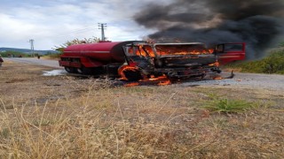 Yangına müdahale için köye giden itfaiye aracı yolda yandı