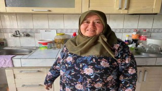 Yangında evleri küle döndü, balkon yuvaları oldu