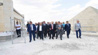Yarım kalan üniversite camisinde çalışmalara yeniden başlandı