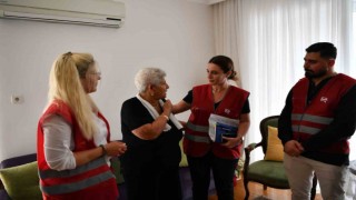 Yaşlılara evlerinde ziyaret edip isteklerini dinlediler