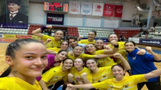 Yenimahalle Belediyesi Hentbol Kadın Takımı haftayı galibiyetle kapattı