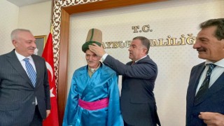 Yılın Ahisi Kabana kaftanını Vali Eldivan giydirdi